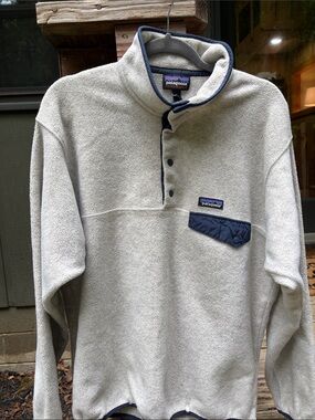 Patagonia Men’s Cream Fleece Pullover with Navy Trim